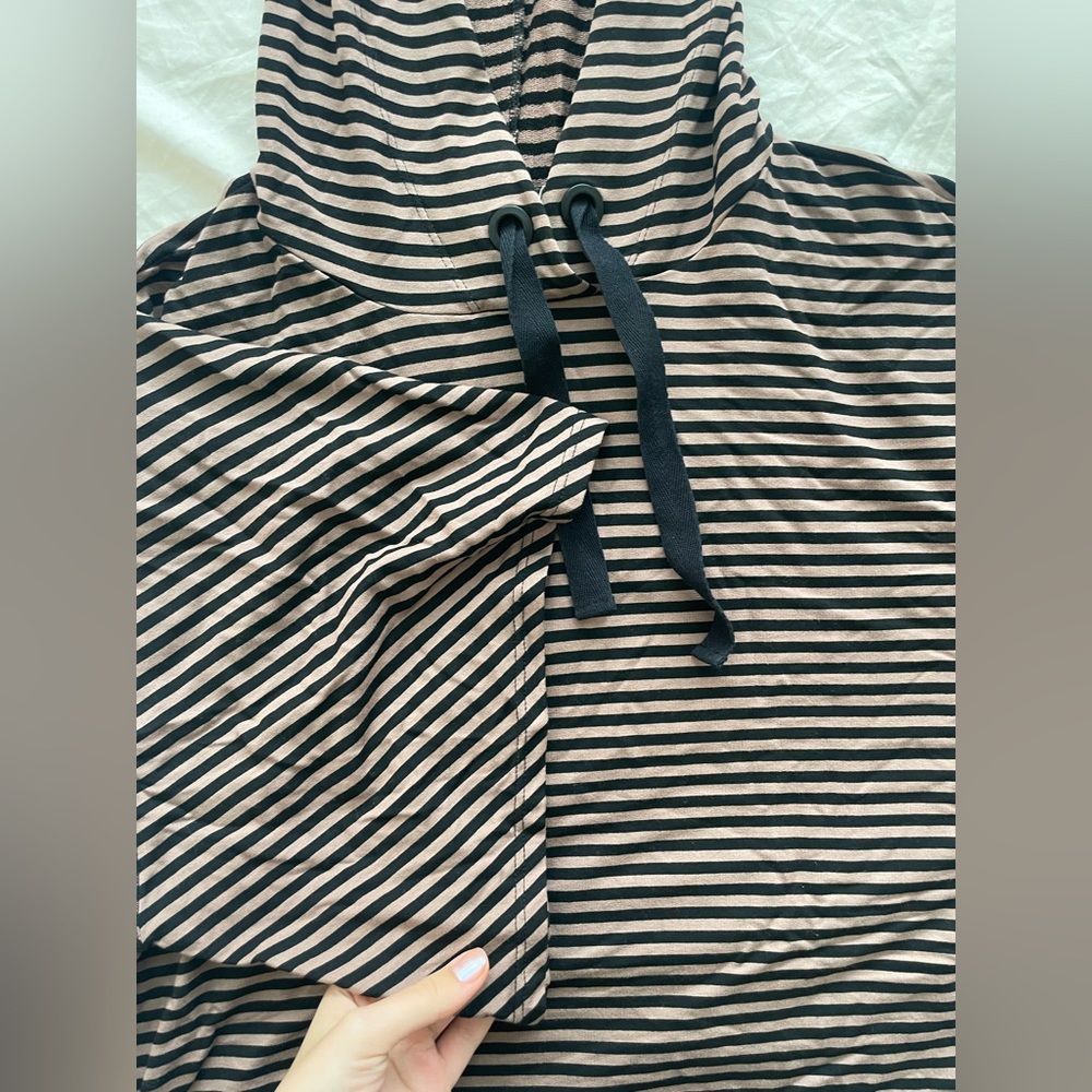 Shirt with cap stripes